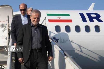  رئیس جمهور وارد مشهد مقدس شد