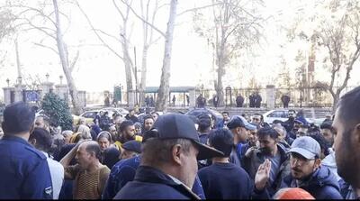  تجمع کسبه بازار جنت در مقابل شورای شهر تهران