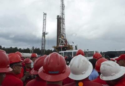  بوسه وزیر انرژی آمریکا بر نفت ونزوئلا | نفت ما