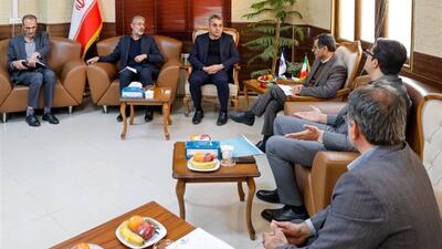  انتقاد از چندنرخی بودن ارز | ۳۰ میلیارد دلار در صف تخصیص ارز قرار دارد