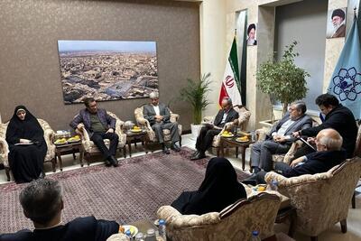  دیدار جمعی از برگزیدگان نشان مشهد با محمدرضا قلندرشریف