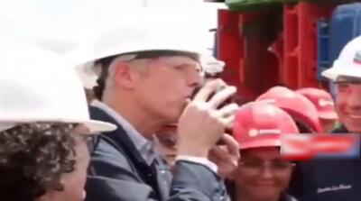  بوسه وزیر انرژی آمریکا بر نفت ونزوئلا