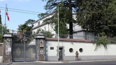  احضار سفیر ایران در ایتالیا بعد از پاره کردن عکس مقامات این کشور در مجلس