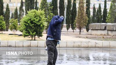  رگبار باران در برخی مناطق تهران/ پیش‌بینی وزش باد و گرد و خاک