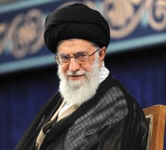  قاب صمیمی پدر و پسر در دیدار با رهبر انقلاب توجه کاربران را جلب کرد / واکنش‌ها به عکس احساسی پدر و پسر در دیدار با رهبری