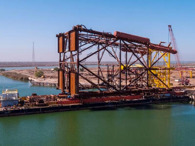  جکت میدان گازی فرزاد در راه مرز ایران و عربستان