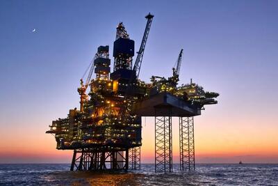  نفت چشم‌انتظار توافق ایران و آمریکا؛ بازگشت قیمت‌ها شکننده است