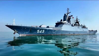  بازدید فرماند ارشد ایرانی از ناو روسیه در بندرعباس