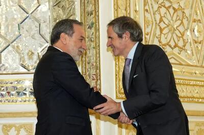  گروسی و عراقچی پشت درِ پیش‌نویس؛ چانه‌زنی بر سر چارچوب مذاکرات ایران و آمریکا