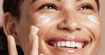  روش‌های موثر برای سفت شدن پوست صورت با درمان های خانگی و کلینیکی - چی بپوشم