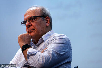  عباس عبدی: شکاف نسلی نتیجه به رسمیت شناخته نشدن نسل جدید است | نسل z در ایران تحت فشارهای گوناگونی است