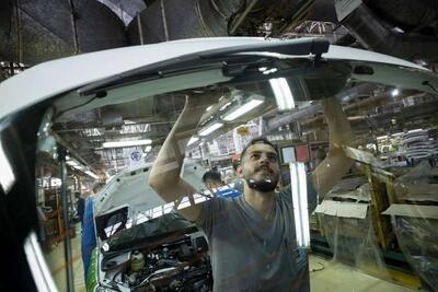  دادستان تهران: مشکلات شرکت‌های خودروسازی نباید از «گُرده مردم» جبران شود/ قیمت‌گذاری خودرو نباید خارج از ضوابط قانونی صورت بگیرد/ رقابت با محصولات خارجی ضروری است