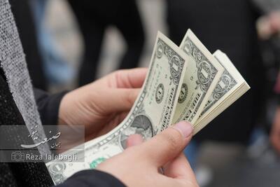  نزدیکی قیمت دلار به مرز ۱۳۷ هزار تومان؛ یورو چقدر شد؟