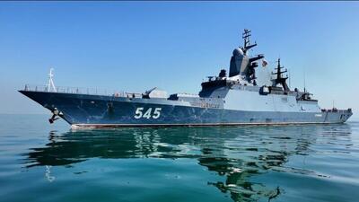  پهلوگیری ناو بالگردبر استویسکی روسیه در منطقه یکم‌امامت نداجا