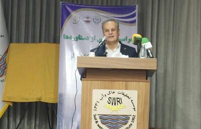  معاون وزیر کشاورزی: حفظ منابع پایه و سلامت جامعه باید در اولویت تولید غذا قرار گیرد