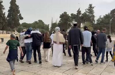  فیلم/ تعرض صهیونیست‌ها به مسجد الاقصی در اولین روز ماه رمضان