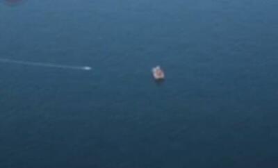  فیلم/ لحظه‌ انهدام یک شناور در رزمایش نیروی دریایی سپاه