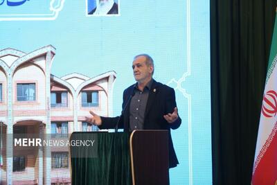  نشست پزشکیان با فرهیختگان و فعالان فرهنگی لرستان