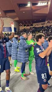  ویدئو: تشکر انریکه و ستاره‌ها از هواداران پاری سن ژرمن - پارس فوتبال