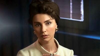  فیلم /  لاله مرزبان پارتنر شهاب حسینی: رفته بودم بانک رئیس شعبه میشناخت منو  اومدم برگه ها رو بهش بدم برگه رو گرفت به من گفتش که آبان بگو ثابت نمرده !