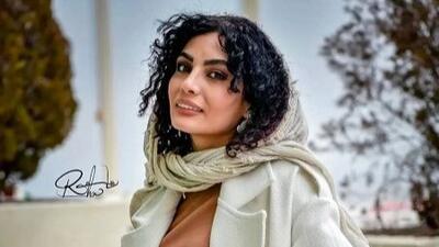  فیلم / نگاهی به چیدمان  شاهانه و اعیانی خانه صحرا اسداللهی / از 65 پله تا بالاترین ارتفاع با منظره ای چشم نواز / ویلای استخر دار تا فرش اصیل ایران قرمز رنگ با میلمانی لیمویی رنگ در دل کوه