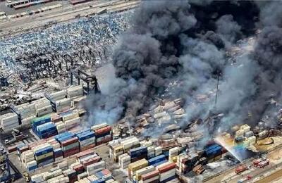  ۳۰۰ روز از حادثه بندر رجایی گذشت/ واردکنندگان: کالاهایمان سوخت، اما باید ارز را برگردانیم!