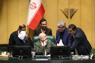  عکسی که فارس از قالیباف در جلسه علنی مجلس منتشر کرد