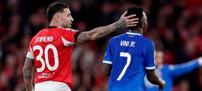  فخر فروشی در زمین بازی؛ من جام جهانی دارم ولی تو نداری!