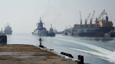  پهلوگیری  ناوشکن استویسکی  روسیه در منطقه یکم نداجا