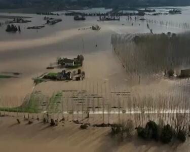  شرایط فاجعه‌بار برخی مناطق فرانسه بر اثر بارش باران و سیل