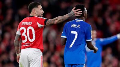  کل کل جنجالی اوتامندی با وینیسیوس؛ ستاره آرژانتینی تتوی جام جهانی‌اش را به رخ کشید / عکس