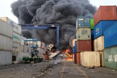  ۳۰۰ روز از حادثه بندر رجایی گذشت / واردکنندگان: کالاهایمان سوخت، اما باید ارز را برگردانیم!