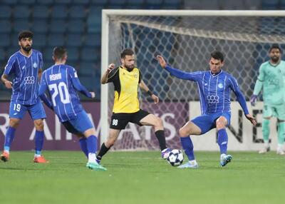  محوطه جریمه استقلال صاحب نداشت!