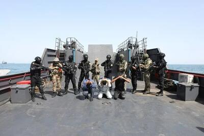  تمرین آزادسازی کشتی ربوده شده در رزمایش مرکب دریایی نیروهای دریایی ایران و روسیه