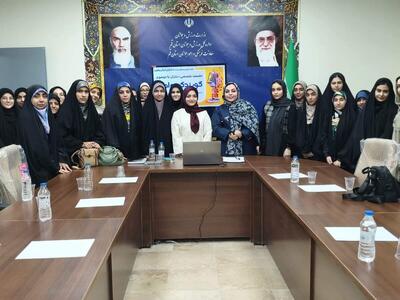  برگزاری نشست تخصصی «گویندگی و اجرا» با استقبال گرم دختران جوان قمی