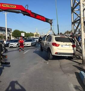  برخورد و واژگونی خودرو در بلوار ساحلی بندرعباس؛ دو نفر مصدوم شدند