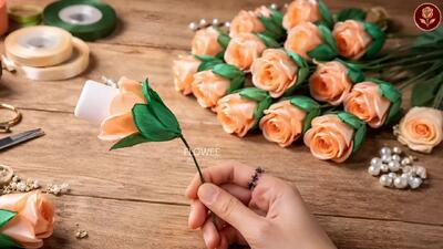  هرگز حدس نخواهید زد که من برای شکل دادن به این گل رز ساتن از چه چیزی استفاده کردم!