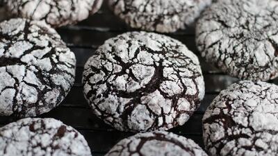  طرز تهیه کوکی شکلاتی ترک دار / خوشمزه و ساده