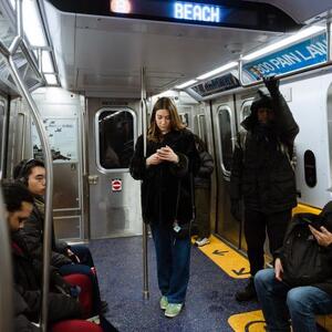  چرا نسل زد به بازار سرمایه پناه برده است؟