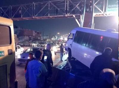  انحراف مینی‌بوس در بزرگراه آیت‌الله سعیدی/ ۱۰ نفر مصدوم شدند