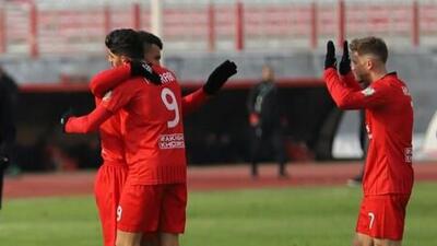  یک و نیم میلیون دلار در جیب تراکتور