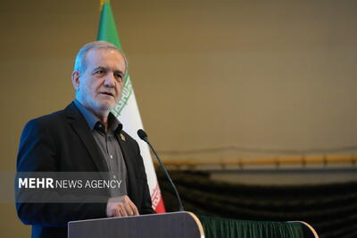  آغاز نشست فعالان سیاسی و اجتماعی لرستان با حضور پزشکیان
