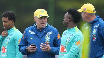  آنچلوتی: وینیسیوس از نظر رفتاری پیشرفت زیادی کرده است؛ با برزیل قرارداد ۴ ساله خواهم بست - پارس فوتبال