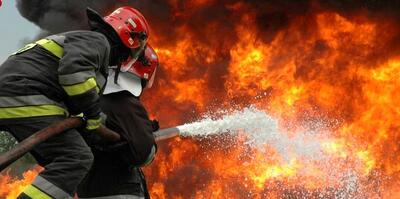  فیلم آتش گرفتن خودرو حمل جرثقیل در ایالات آریزونا آمریکا