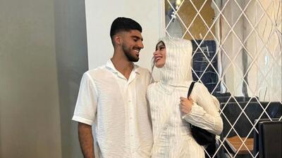  عکس / نگاهی به حلقه ازدواج ظریف و زیبای فردین رابط و همسرش در مراسم عقد کنان / سلیقه منحصر به فرد بانو