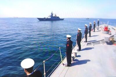  با بدرقه ناو بالگردبر «استویسکی»، رزمایش مرکب دریایی ایران و روسیه پایان یافت + فیلم