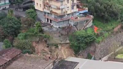  در جنوا ایتالیا باران‌های شدید باعث جابجایی جزئی سازه های سنگی شد که ساختمان‌های مسکونی روی آنها قرار داشتند