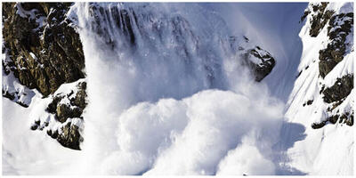  لحظه وحشتناک سقوط بهمن در پیست اسکی؛ ۳ گردشگر جان باختند