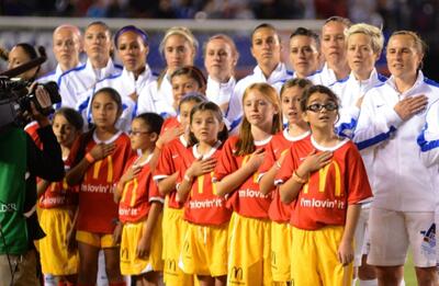  منتخب روابط میان کودکان همراه و فوتبالیست‌ها؛ از کاپشن فن دایک تا هم‌قامتی با کانته