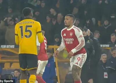  ستاره آرسنال مدافع حریف را کتک زد! (عکس)